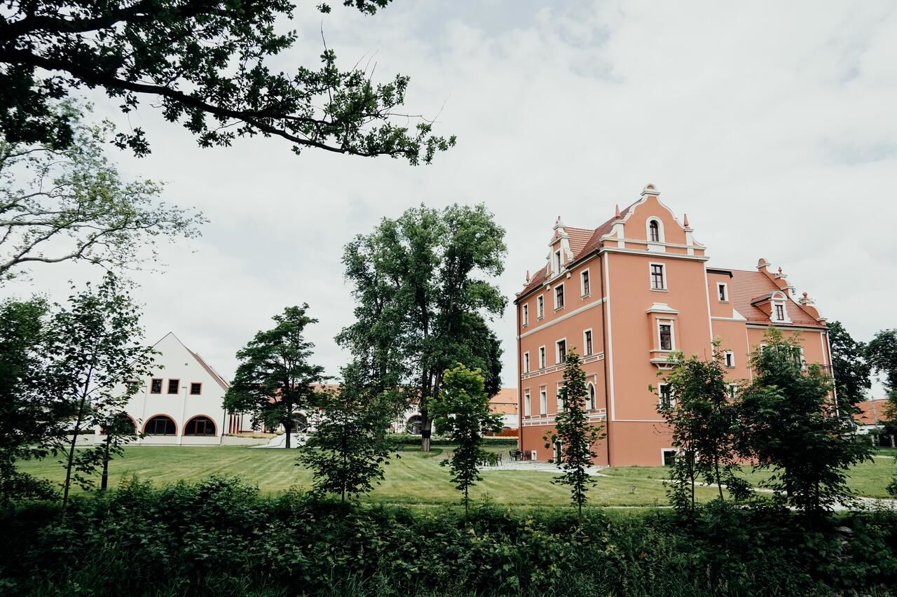 Отель Hotel Pałac Krotoszyce Легница-20